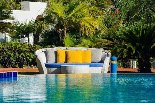 Comment intégrer une piscine dans l'aménagement paysager ?